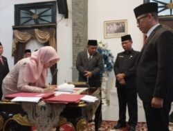 Penyegaran Birokrasi OKU: Bupati Teddy Meilwansyah Lantik 9 Pejabat Pratama dan 6 Kepala Sekolah