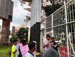 ​"Demo EW NCW di Kejati Sumsel terkait kasus korupsi Dinas PUPR Muara Enim.