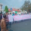 Tuntut Transparansi PPDB, Sejumlah Massa Bentangkan Spanduk Protes di Rumah Bupati